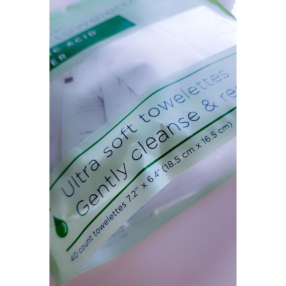 Brookstone Hyaluronic Acid + Cucumber Makeup Remover Towelettes – 40 Towelettes - Picture 2 of 6